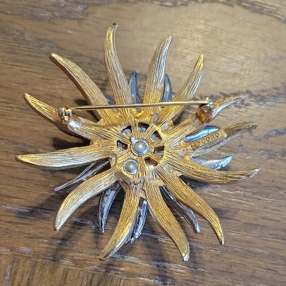 Mid Century Designer, CORO Spider Mum Flower Pin  Brooch - Picture 2 of 3